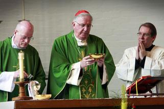 Cardinal Cormac Murphy O'Connor visited St Teresa's Catholic Church in Borehamwood on Sunday