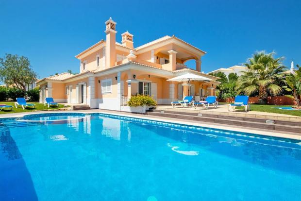 Borehamwood Times: Fantastic villa with heatable swimming pool, air-con, free wifi - Algarve, Portugal. Credit: Vrbo